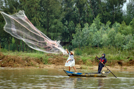 New Experience of Cast Fishing Nets is Available for Tourists in
