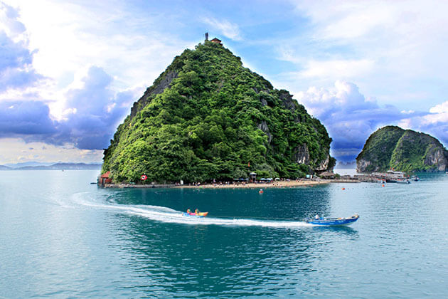Halong Bay in Vietnam Family tour