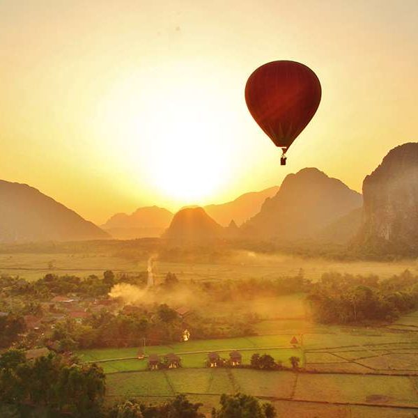 Hot air balloon in Vang Vieng - Laos tours